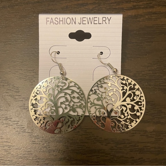 🍒4/$20 NWT Silver Tone Stainless Steel Laser Cut tree of life earrings - Picture 3 of 3
